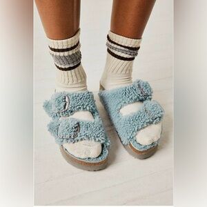 NWOT Birkenstocks Arizona Big Buckle Papilio Teddy
Shearling Size 38 / 7 Narrow